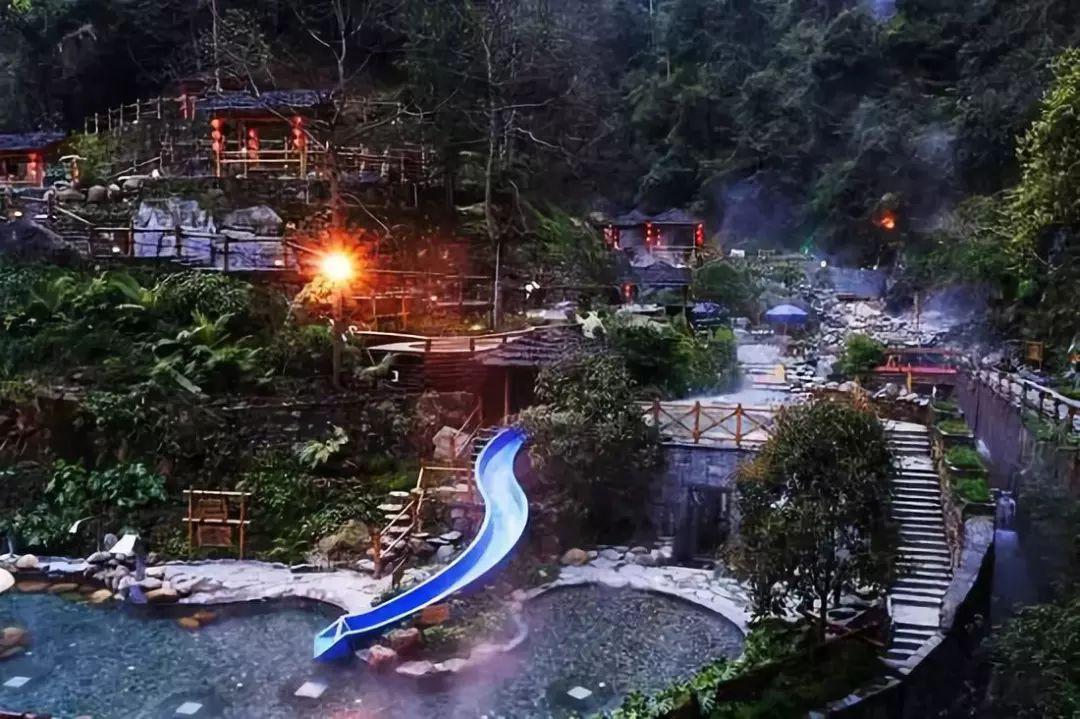5系纯电,宝马i5马上登场,可以躺在后排看电影