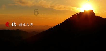 赵雅芝穿祖母绿衬衫配波点裙 黑色卷发散发知性美
