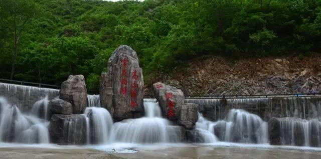 雷军秀小米汽车SU7黑河冬测:漂移过弯、升降尾翼好不潇洒